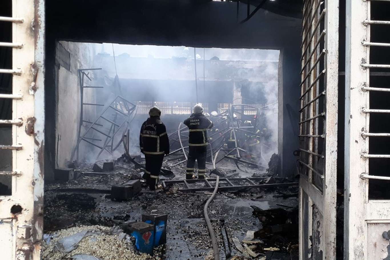 Adana Mobilyacılar Sitesi'nde yangın Adana Mobilyacılar Sitesi'nde yangın
